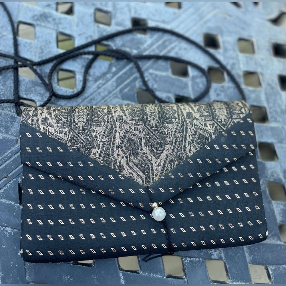 Whiting and Davis. Vintage. Clutch/crossbody. Black and gold.